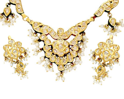 http://www.sheclick.com/wp-content/uploads/2010/06/Artificial-Jewellery-for-Girls.jpg