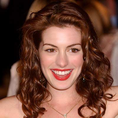 Anne Hathaway Hairstyle on Anne Hathaway Stylish Hairstyles 2010   Celebrity Haircut Trend