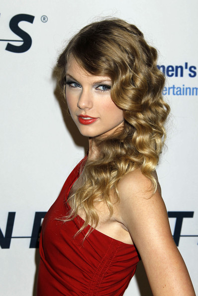 ringlet curl hairstyles. Taylor Swift Long Curls