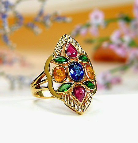 http://www.sheclick.com/wp-content/uploads/2010/11/New-Gemstone-Jewelry-Collection-for-2011.jpg