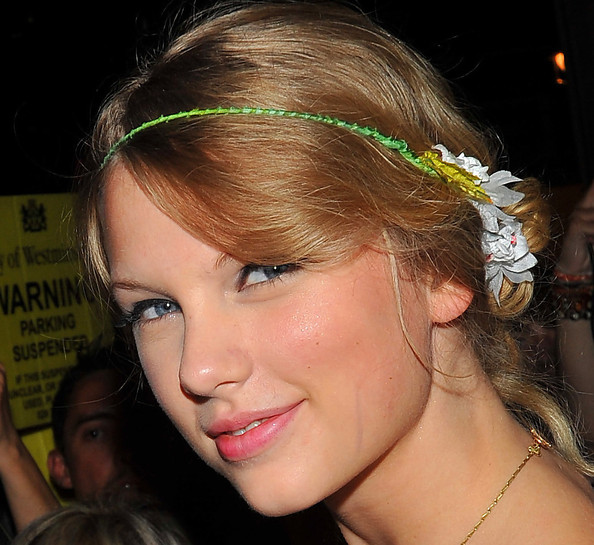 hairstyles taylor swift. Taylor Swift Hairstyle 2011