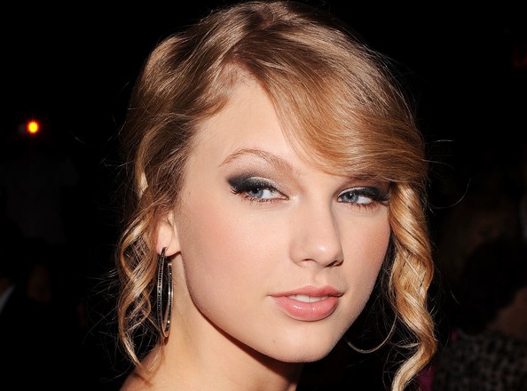 gallery of prom hairstyles. Taylor Swift Prom Hairstyle