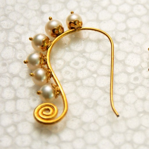 Cute Nose Pin Embedded with Original Pearls