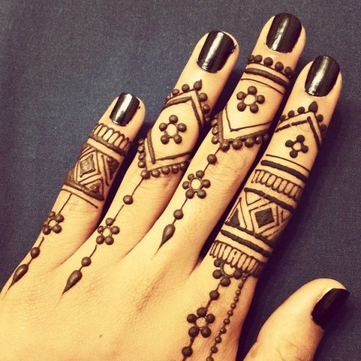 Wonderful Henna Tattoos Designs for Fingers