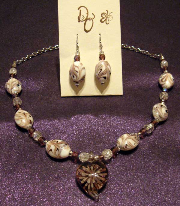 Glass Bead Necklace Set with Pendant - SheClick.com