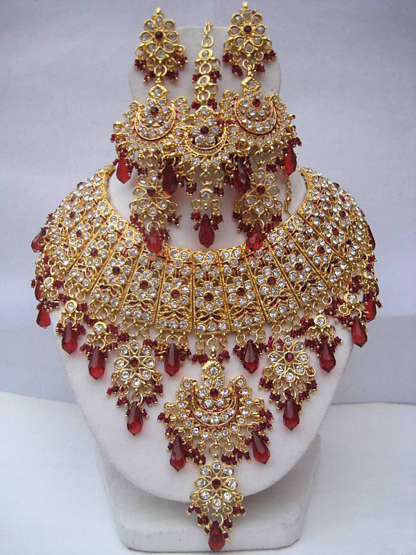 Necklace Set of Pakistani Jewellery - SheClick.com