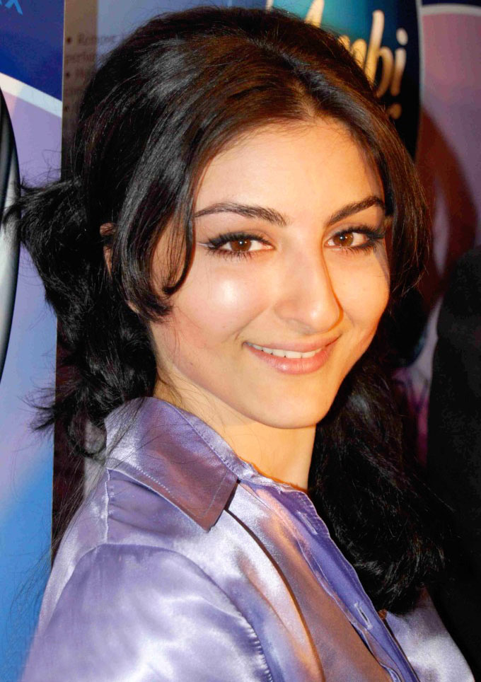 Soha Ali Khan Photo Gallery: 25+ Exclusive Pictures - SheClick.com